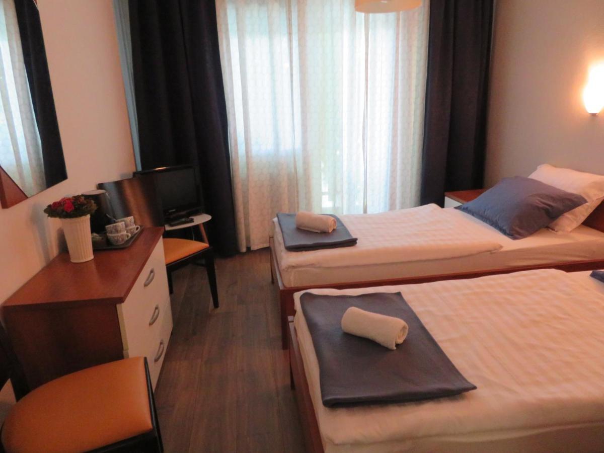 Guesthouse Ob Sotocju Budic Брежице Экстерьер фото