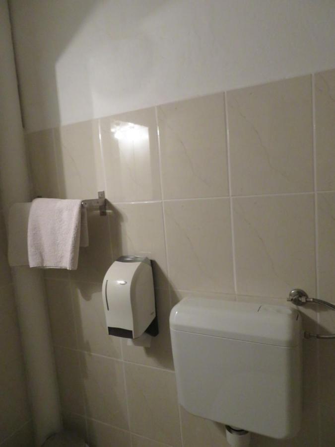 Guesthouse Ob Sotocju Budic Брежице Экстерьер фото