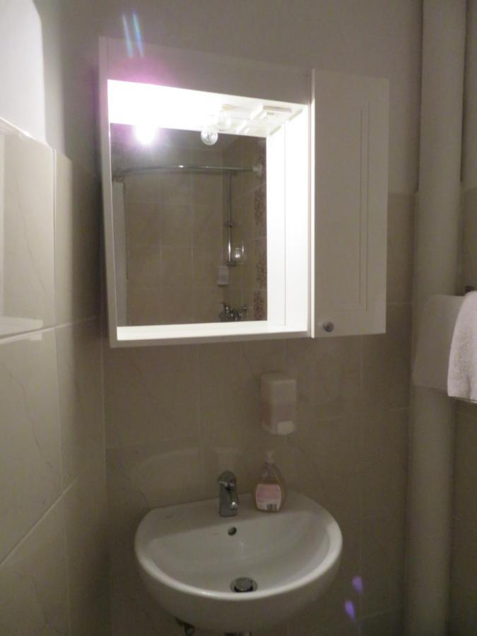 Guesthouse Ob Sotocju Budic Брежице Экстерьер фото