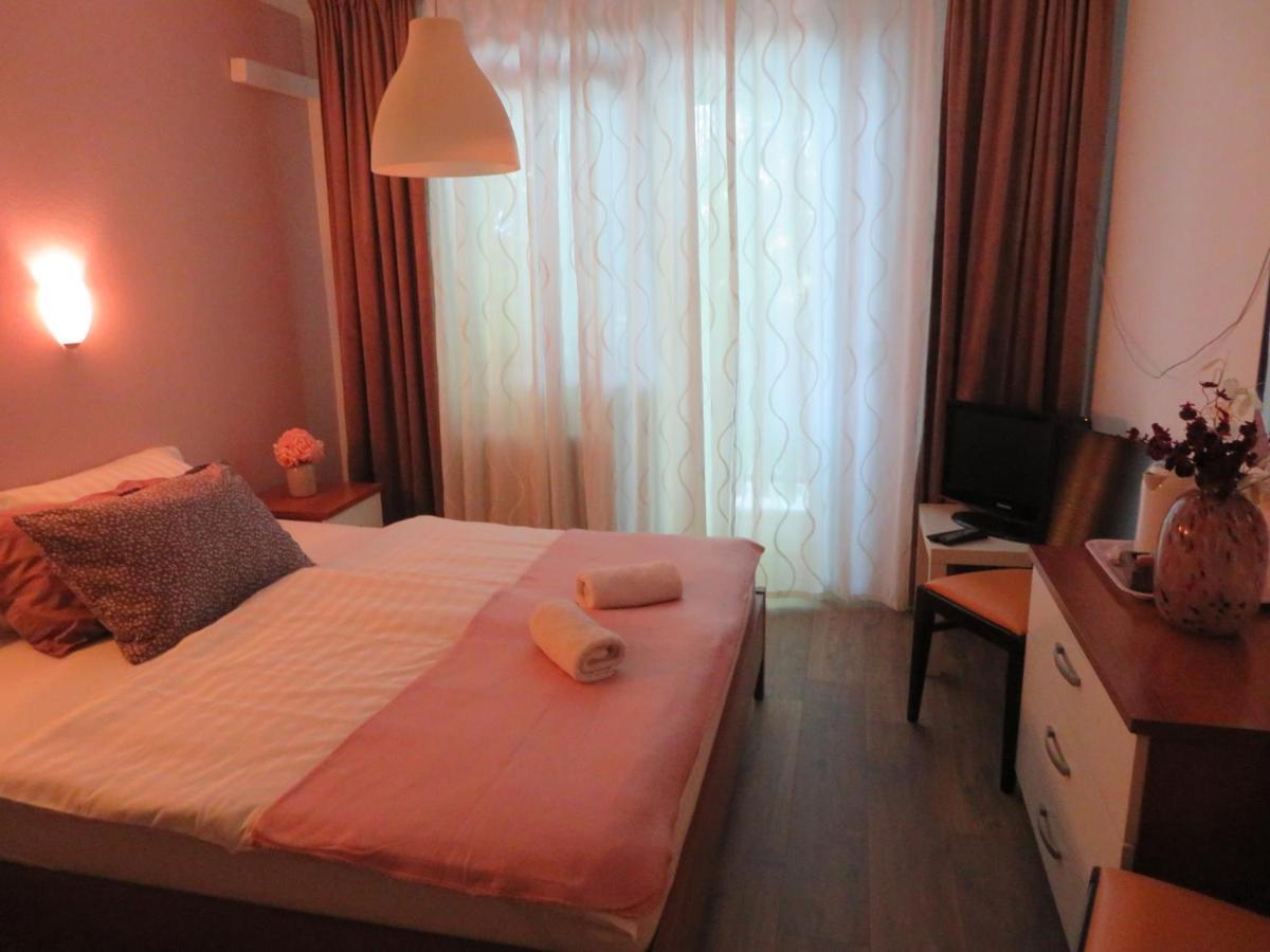 Guesthouse Ob Sotocju Budic Брежице Экстерьер фото