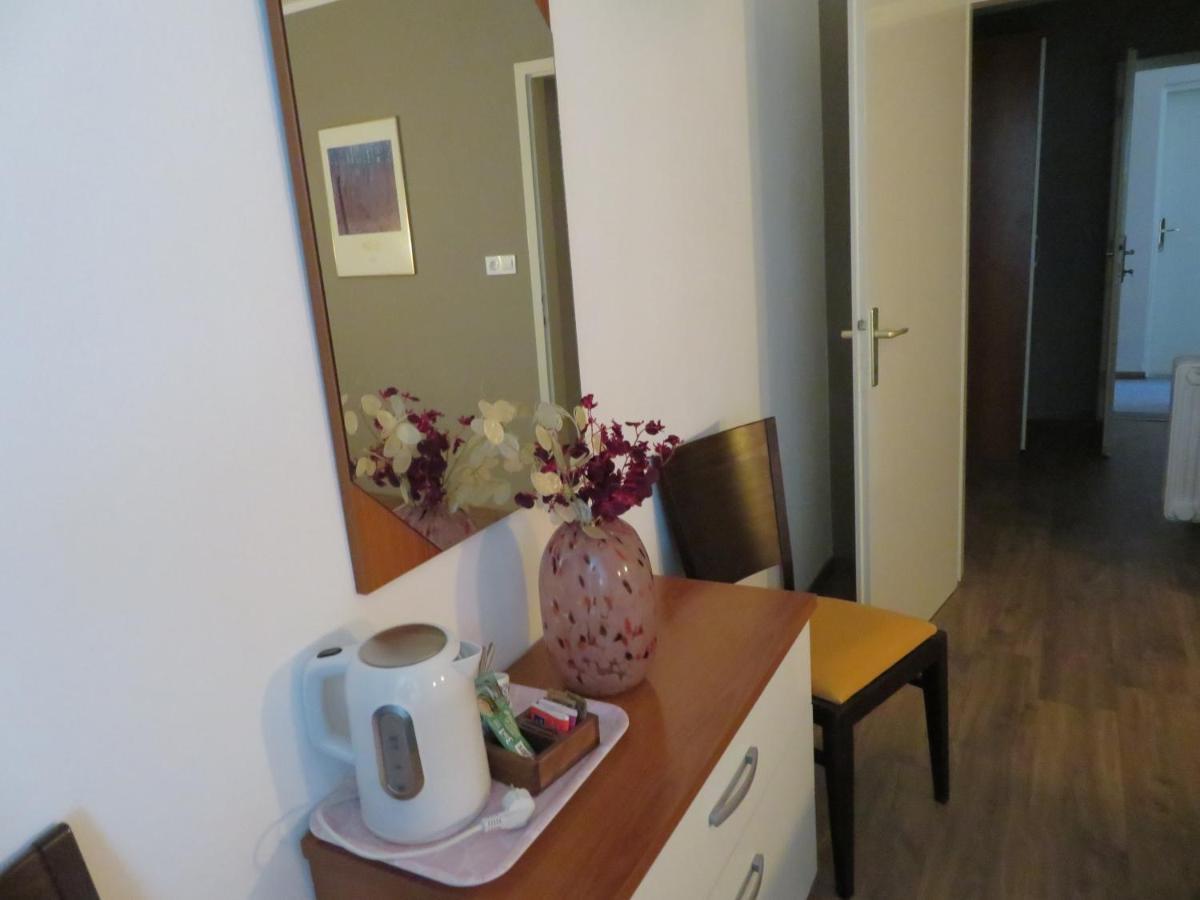 Guesthouse Ob Sotocju Budic Брежице Экстерьер фото