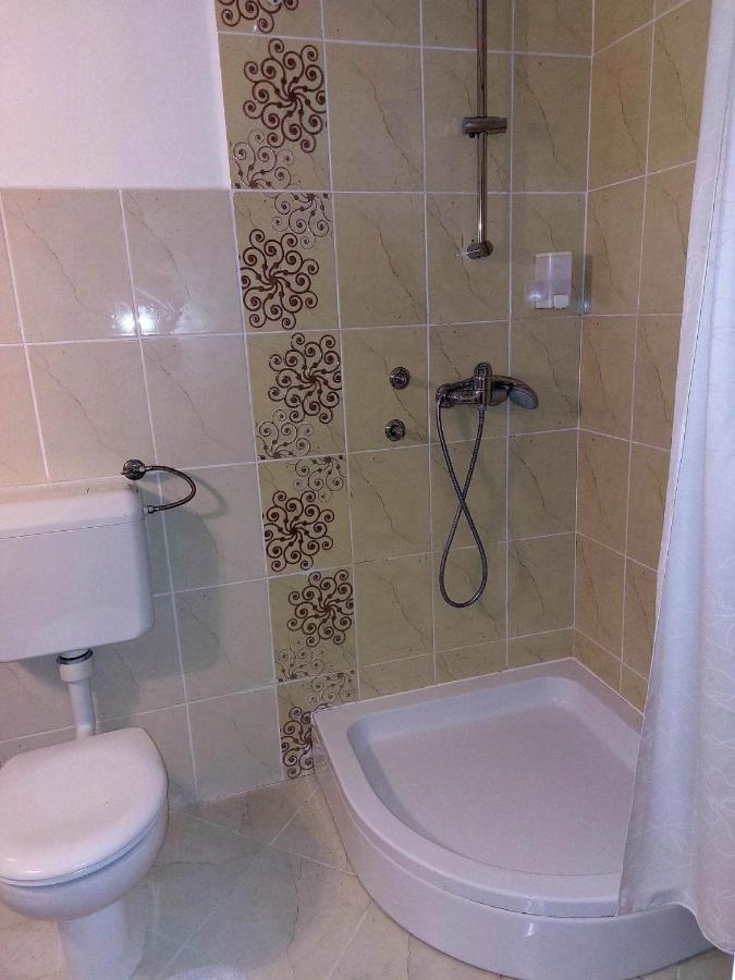 Guesthouse Ob Sotocju Budic Брежице Экстерьер фото