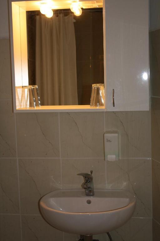 Guesthouse Ob Sotocju Budic Брежице Номер фото