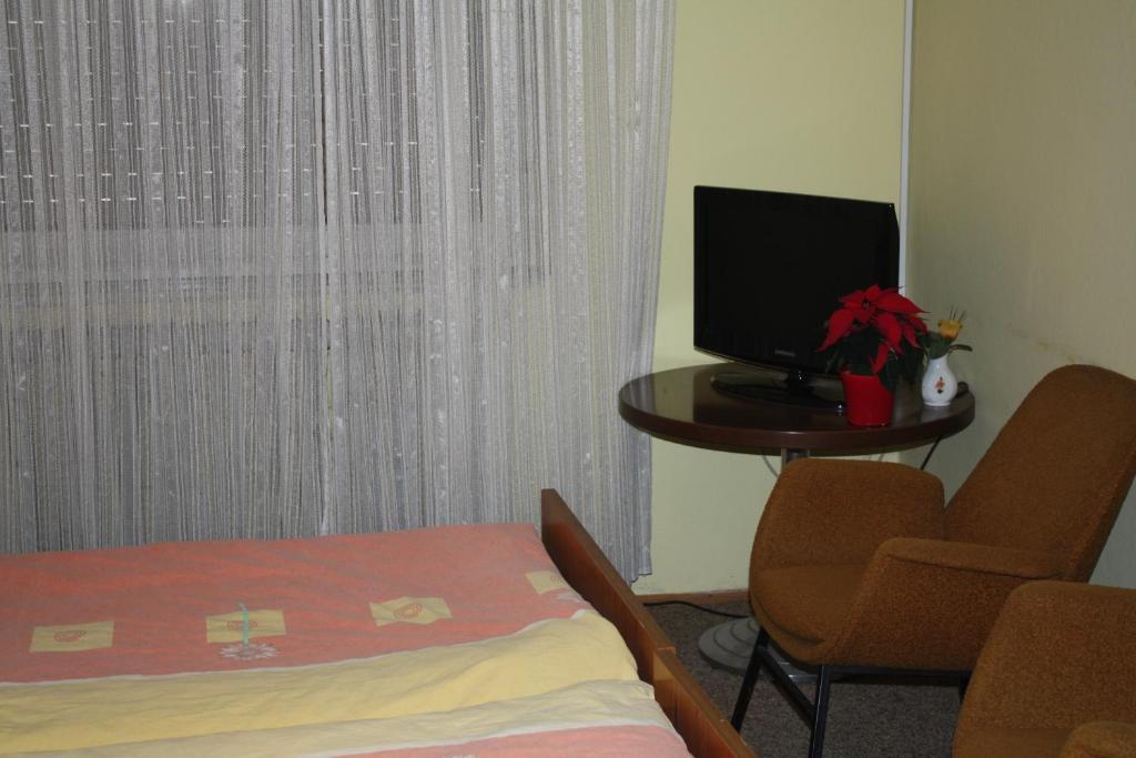 Guesthouse Ob Sotocju Budic Брежице Номер фото